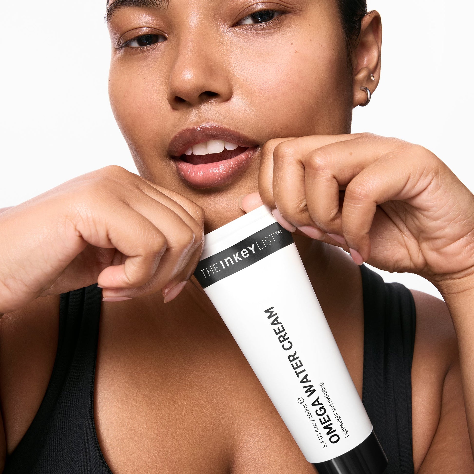 supersize-omega-water-cream-duo-g5 03_KAFFYA_07_HOLDING_OMEGA_SUPERSIZE_001.jpg