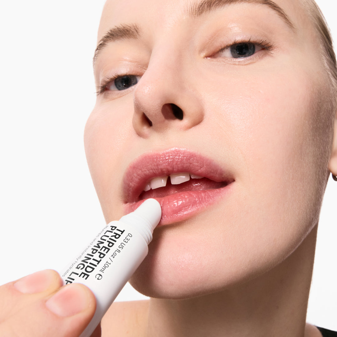 tripeptide-plumping-lip-balm-o3 Model01_270e8b98-a2ed-4742-b111-d25555f44100.jpg
