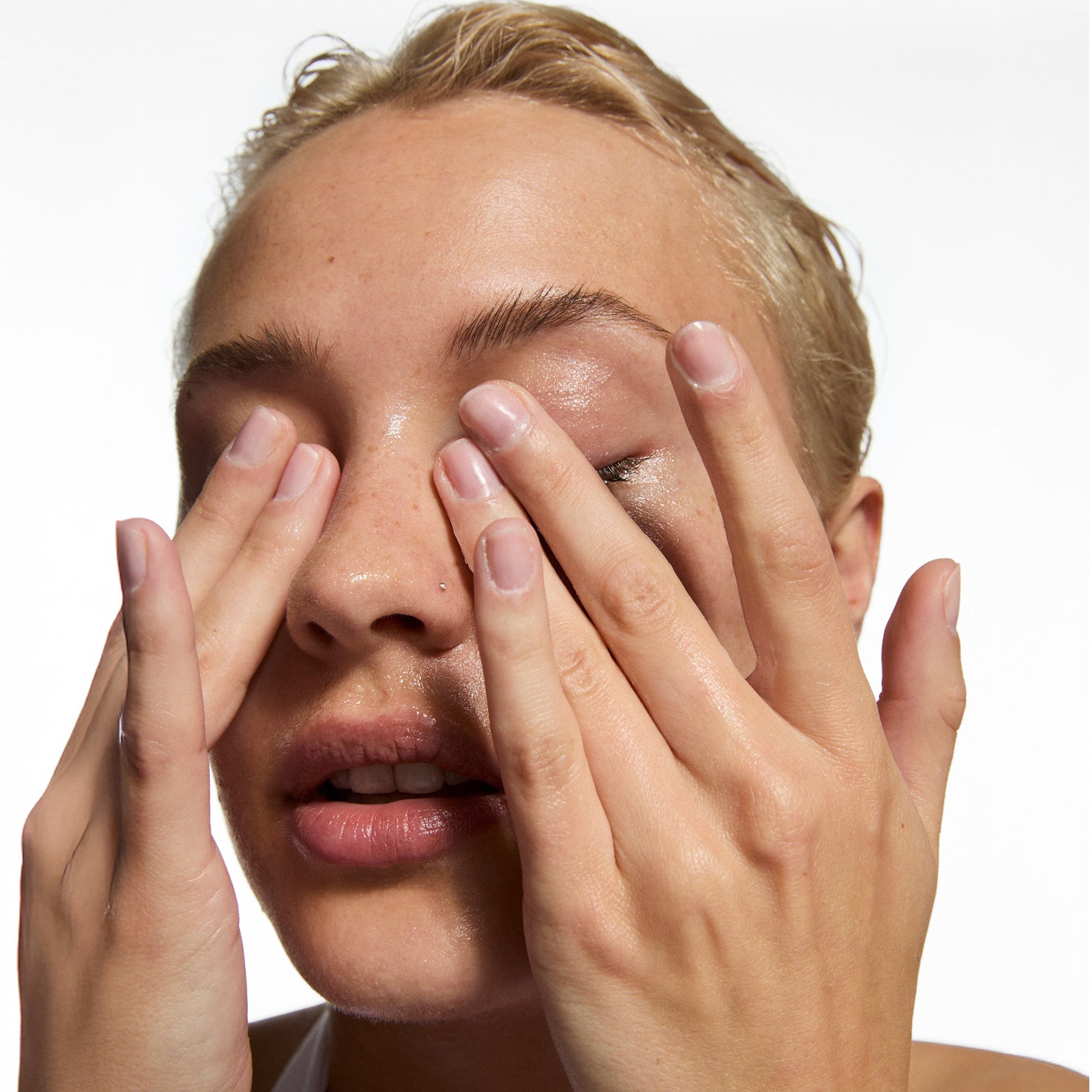 the-bestselling-intro-to-great-skin-p0 MysteryBundle_Model_2000x2000_8c068f88-8954-45a2-bafe-e122a0319042.jpg